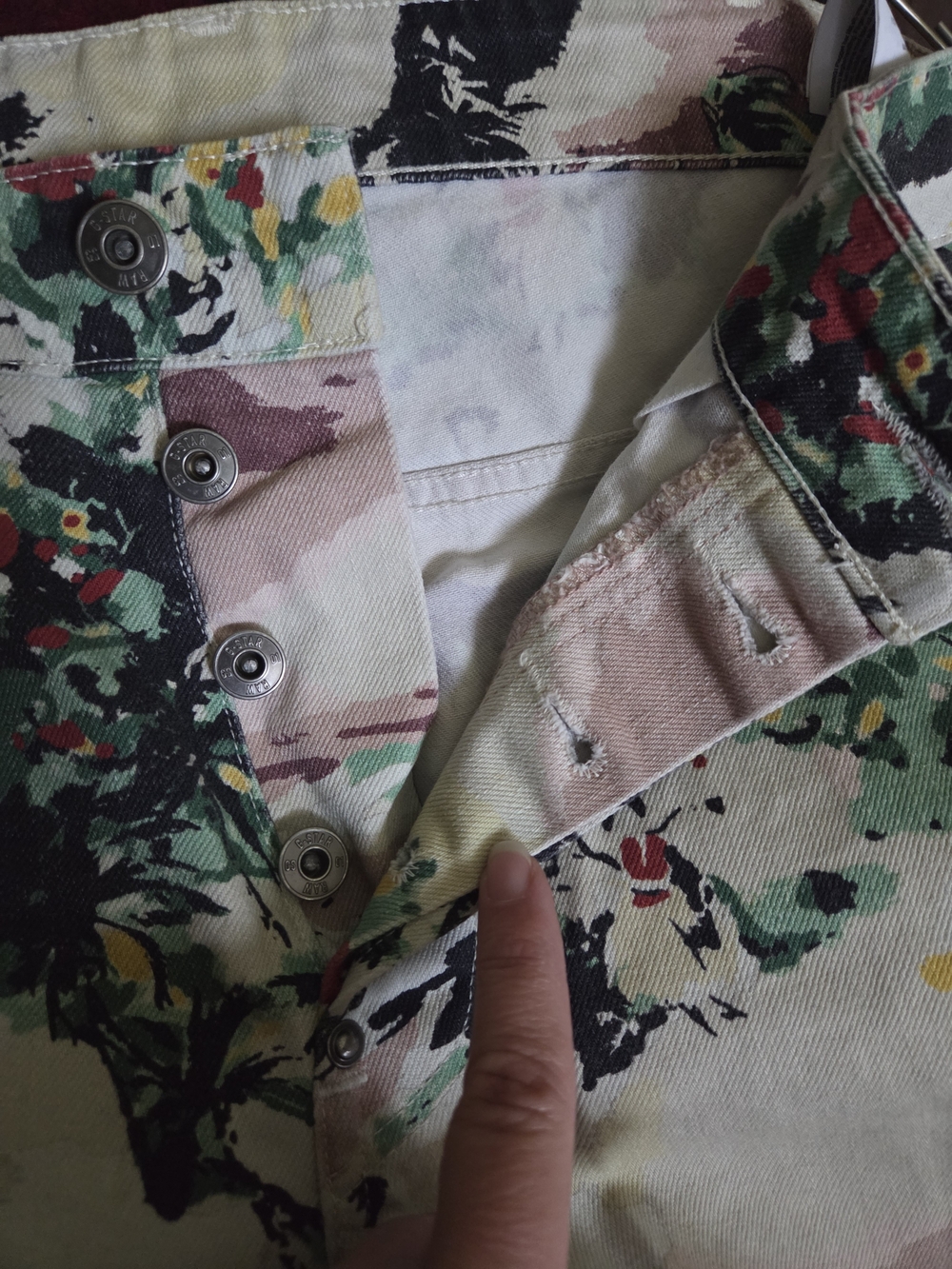 G-Star RAW 5622 3D Tapered jeans featuring a distinctive "Aloha Hawaii